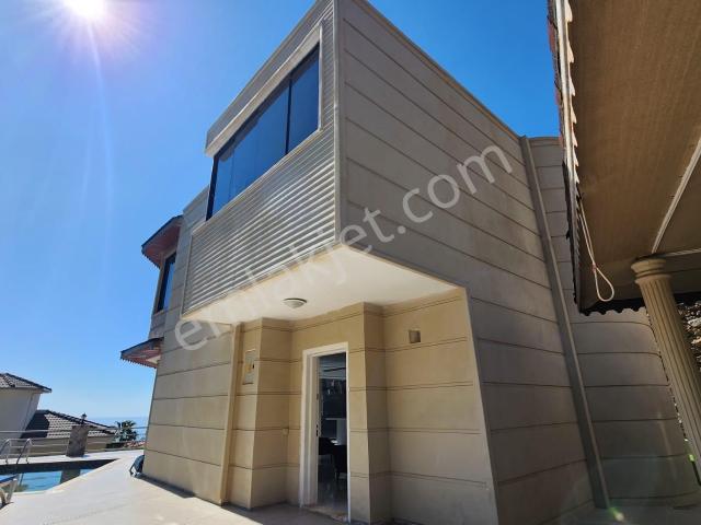Alanya Tepede 4+1 İki Katlı Ozel Sauna 330 M2 Satılık Villa