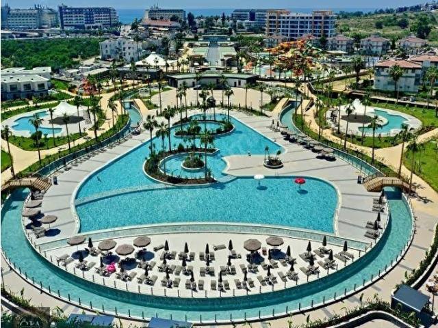Alanya Türkler'de Deniz & Havuz Manzaralı Lüks 1+1 Satılık Daire