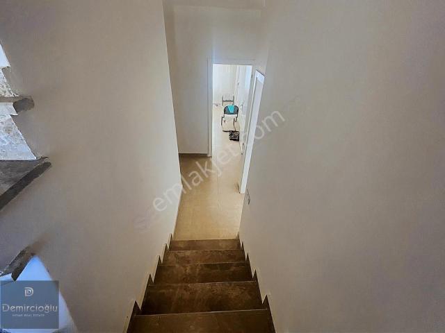 Alanya Yukarı Oba'da Manzaralı Kiralık 4+1 Boş Dubleks Daire
