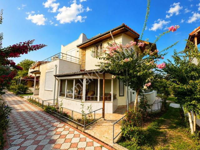 Alanya'da Denize 350 Mt. Mesafede 2+1 Bahçeli Satılık Villa