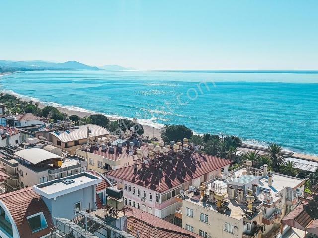 Alanyada Denize Sıfır 3+1 Satılık Daire