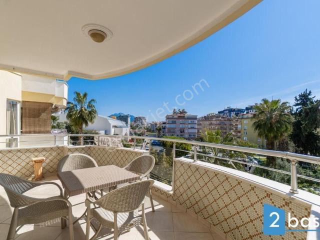 Alanya'da Kleopatra Plajına Yakın Site İçerisinde Satılık 2+1 Daire