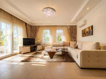 Alanya'da Lüks Site İçerisinde 3+1 Villa Kaçmaz Fırsat! Denize Yakın!