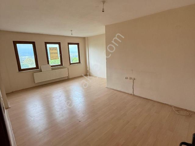 Alanyurt Esentepe Mahallesinde Site İçi Satılık 3+1 Arakat Daire