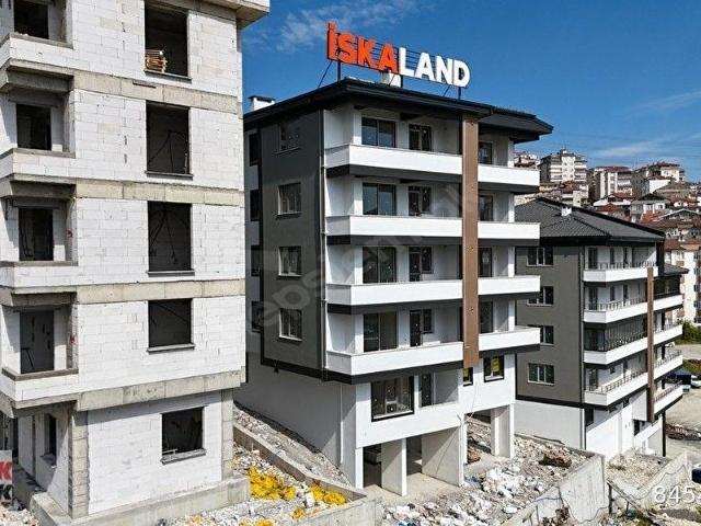 ALAPLI ÇARŞI MERKEZİNDE SATILIK SIFIR DAİRE İSKALAND