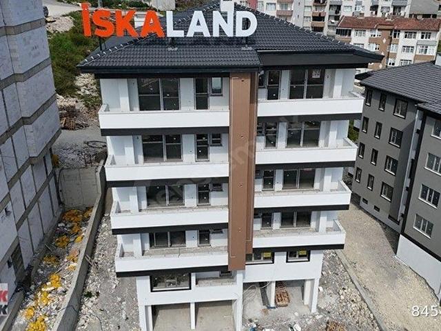 ALAPLI MERKEZDE SATILIK SIFIR DAİRE 3.KAT İSKALAND