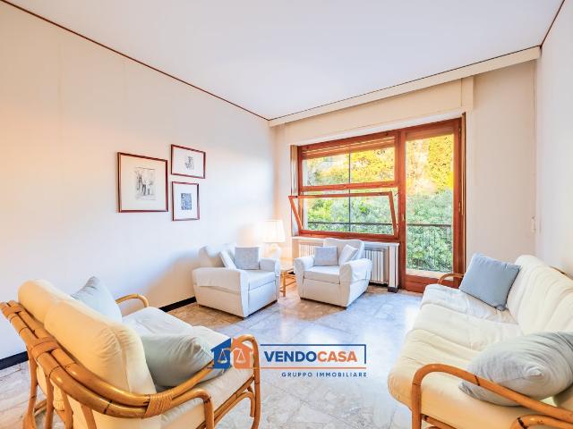 Alassio: Ampio Appartamento Con Balcone Vista Mare 104m² Alassio