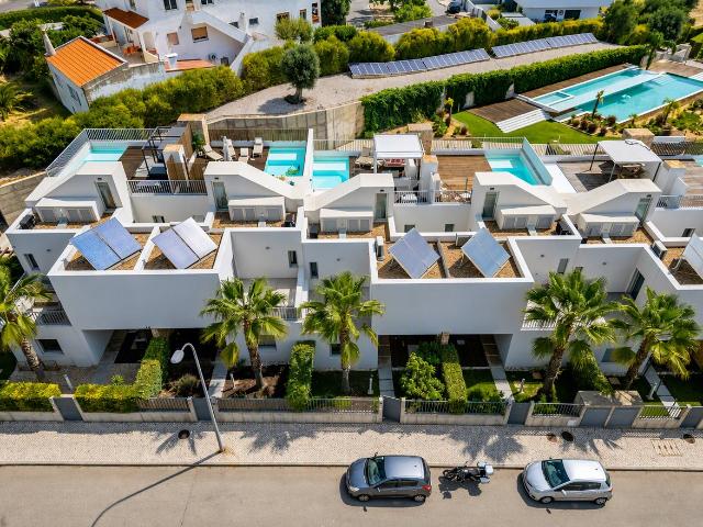 Albufeira – Moradia De Três Quartos – Piscina Privada – Gara. 222m² Albufeira e Olhos de Água