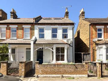 Albacore Crescent, Hither Green, SE13 3 bed flat to rent £2,250 pcm £519 pw