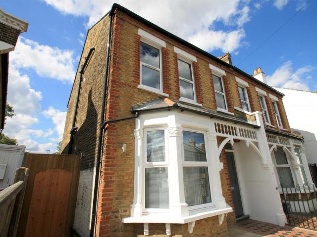 Albacore Crescent, London, SE13 1 bed house to rent £1,050 pcm £242 pw