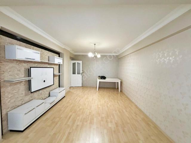 Alban Gyo'dan 100m² 2+1 Metrobüse 1 Dk Kiralık Arakat Daire !