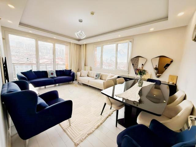 Alban Gyo'dan Mert Life Rezidans'ta Şehir Manzaralı 2+1 Daire