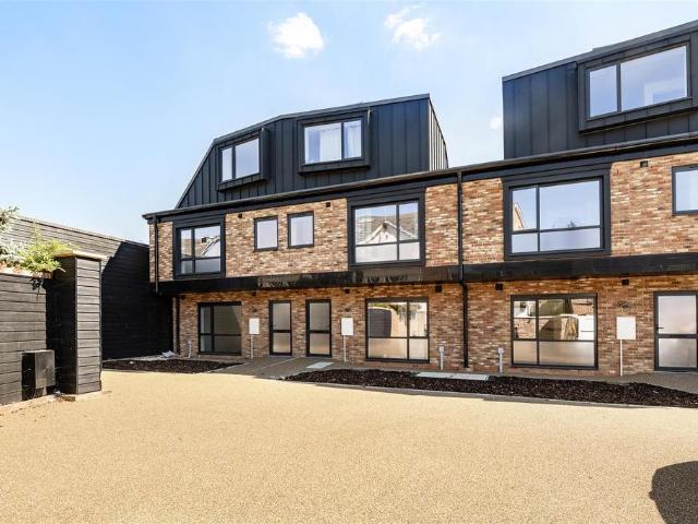 Alban Mews, Hatfield Road, St. Albans 2 bed townhouse to rent £2,250 pcm £519 pw