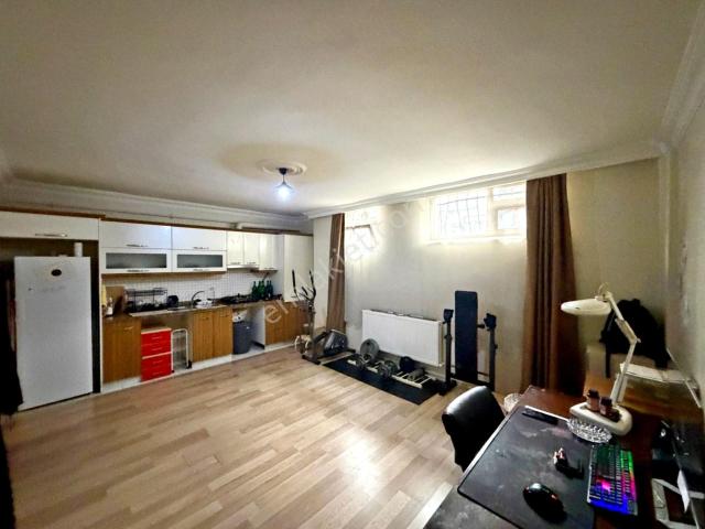 Alban'dan Bahçe Kullanımlı Metrobüs Dibi 90m² 2+1 Satılık Daire