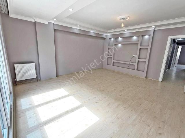 Alban'dan Ebeveyn Banyolu Çift Cephe 140m² Ara Kat 3+1 Daire