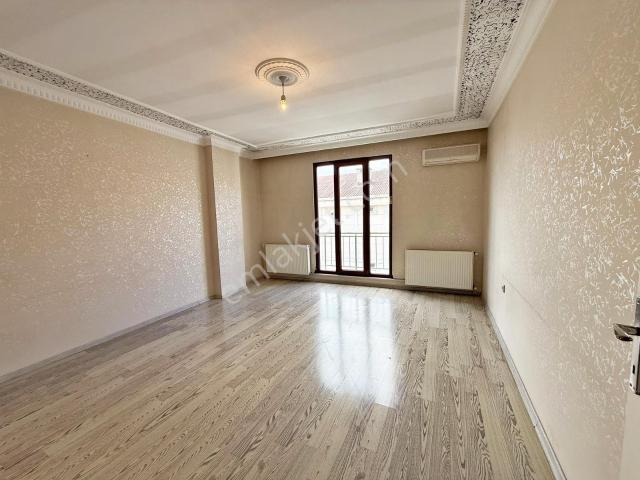 Alban'dan Metrobüse 9dk 100 M² Geniş 2+1 Klimalı Kiralık Daire