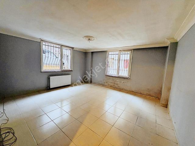 Alban'dan Metrobüsün Dibinde Butik Sitede Kiralık 1+1 Düz Giriş