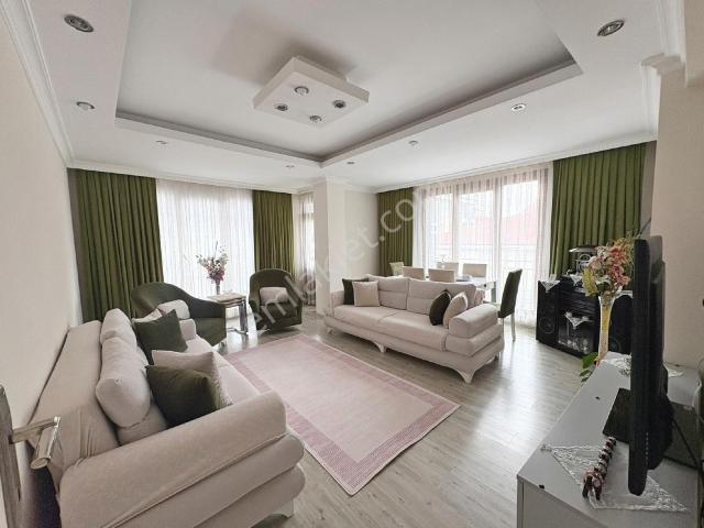 Alban'dan Necmi Kadıoğlu Devlet Hastanesine 9dk 110m² Köşe Bina