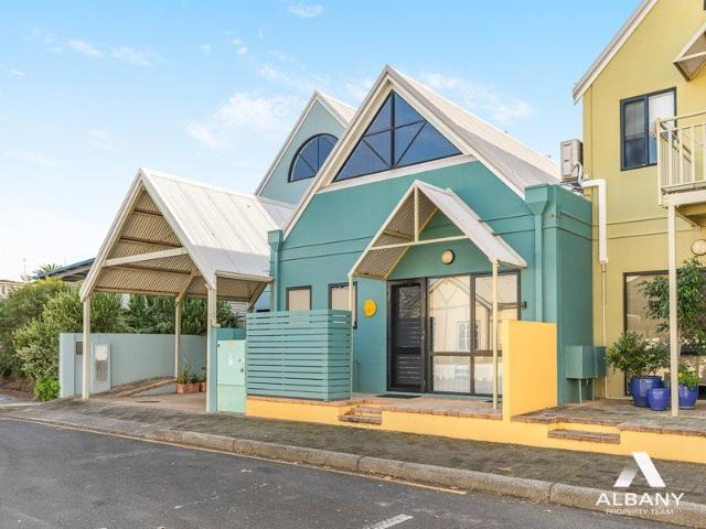 ALBANY CITY CENTRE STRATA HITS THE MARK