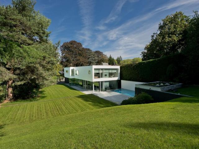 Albany Close, Esher, Surrey, KT10 5 bed detached house to rent £17,500 pcm £4,038 pw