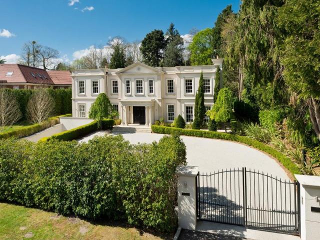 Albany Close, Esher, Surrey, KT10 6 bed detached house to rent £32,500 pcm £7,500 pw