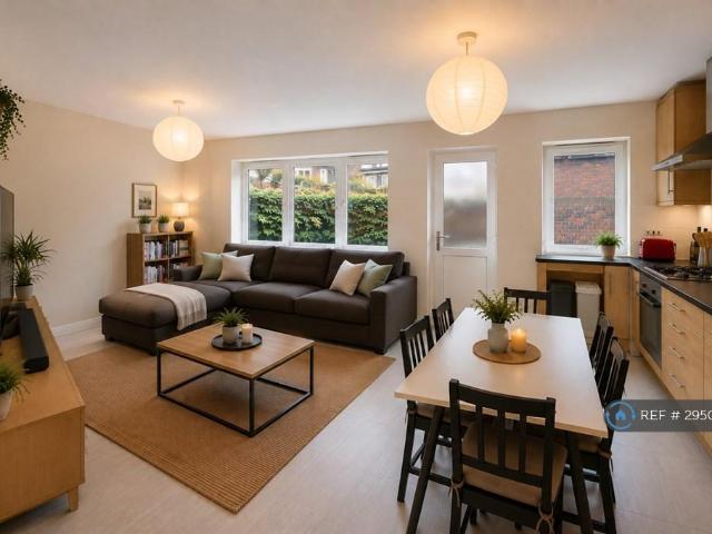 Albany Close, London, N15 5 bed flat to rent £4,500 pcm £1,038 pw