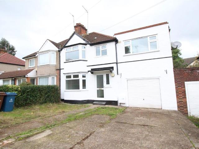 Albany Crescent, Edgware HA8, 5 bed property to rent, £2,900 pcm | PrimeLocation