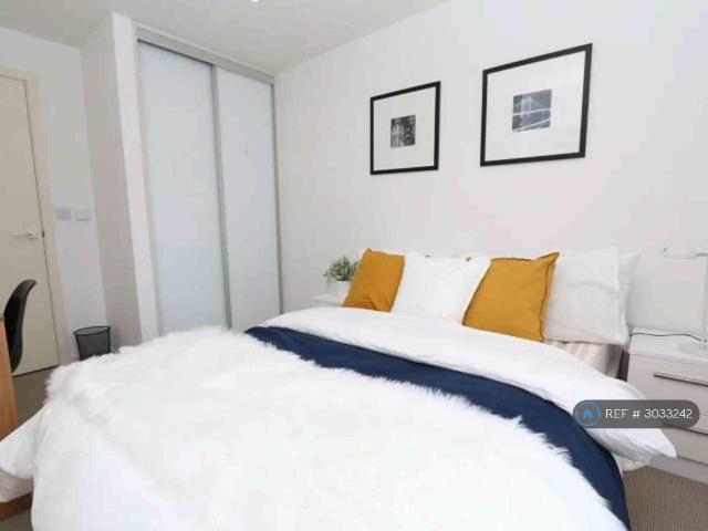 Albany Apartments, Portsmouth, PO1 1 bed in a flat share to rent £750 pcm £173 pw
