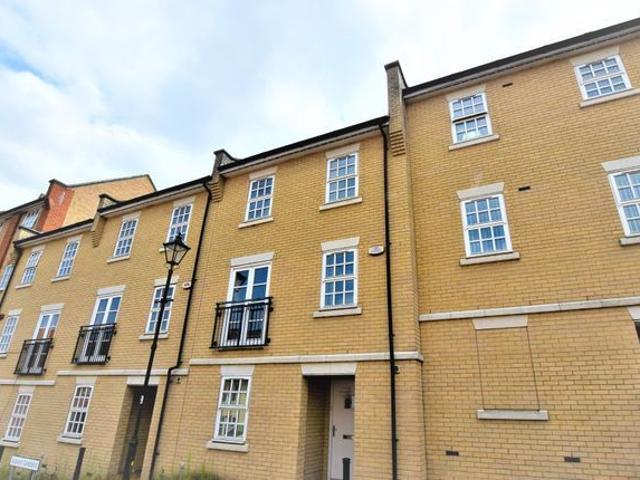 Albany Gardens, Colchester, Essex CO2, 5 bed terraced house to rent, £2,000 pcm | PrimeLocation