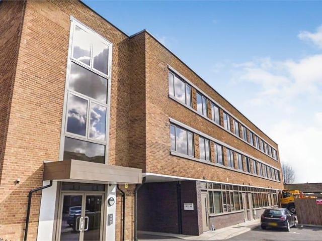 Albany House, 73 89 Station Road. 1 bed apartment to rent £1,300 pcm £300 pw