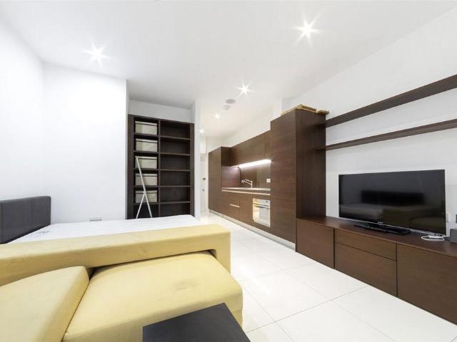 Albany House, London WC1H Studio to rent £2,000 pcm £462 pw