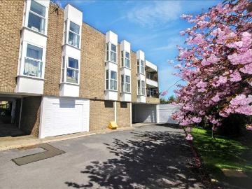 Albany Mews, Gosforth NE3, 2 bed flat to rent, £1,600 pcm | PrimeLocation