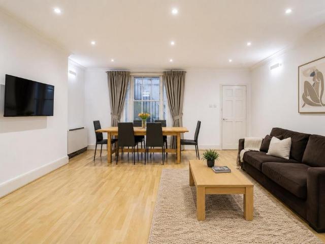 Albany Street, NW1, Regent`s Park 2 bed flat to rent £3,500 pcm £808 pw