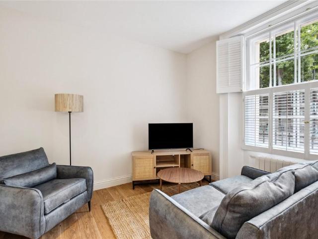 Albany Street, London, NW1 1 bed flat to rent £2,817 pcm £650 pw