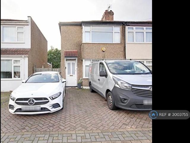 Albany Park Avenue, Enfield, EN3 3 bed end of terrace house to rent £2,300 pcm £531 pw