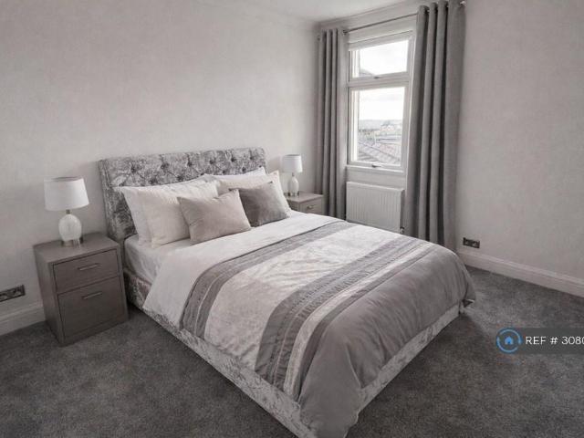Albany Road, Windsor, SL4 3 bed semi detached house to rent £1,900 pcm £438 pw