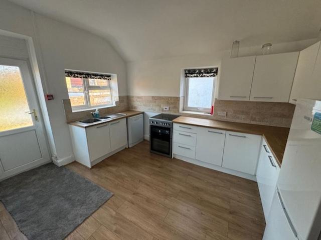 Albany Road, Cardiff, CF24 3 bed flat to rent £1,600 pcm £369 pw