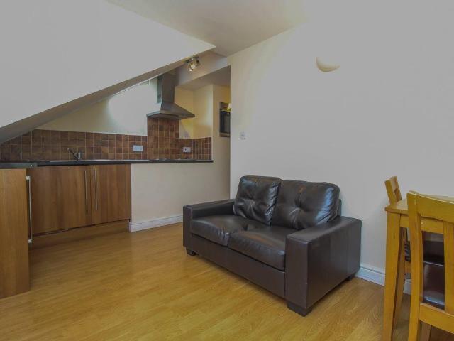 Albany Road, Cardiff CF24 1 bed flat to rent £800 pcm £185 pw