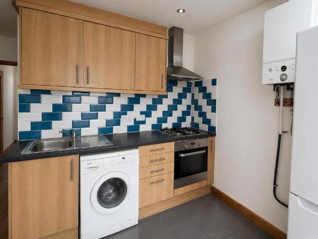 Albany Road, CARDIFF 2 bed flat to rent £1,450 pcm £335 pw
