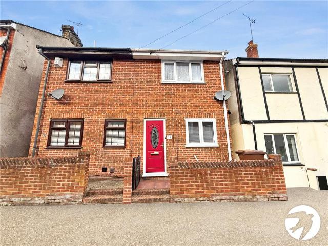 Albany Road, Chatham, Kent, ME4 2 bed terraced house to rent £1,300 pcm £300 pw