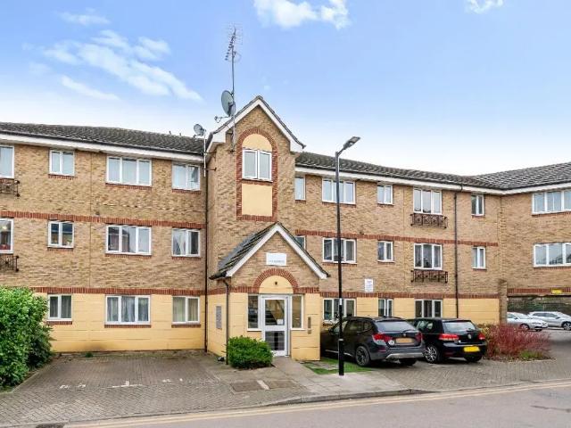 Albany Road, Edmonton N18, 2 bed flat to rent, £1,800 pcm | PrimeLocation