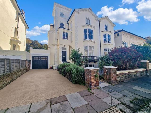 Albany Villas, Hove BN3, 2 bed flat to rent, £2,200 pcm | PrimeLocation