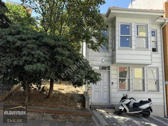 Albayrak Emlaktan Kullanışlı Merkezi Konumda Bina
