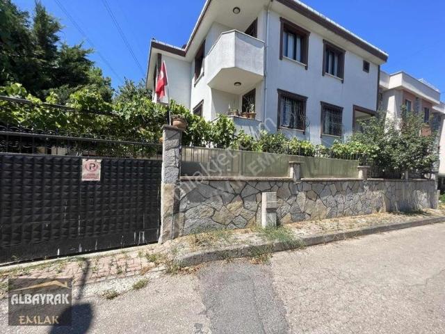 Albayrak'tan Atakentte Kullanışlı Büyük M2 Arsa İçinde Villa