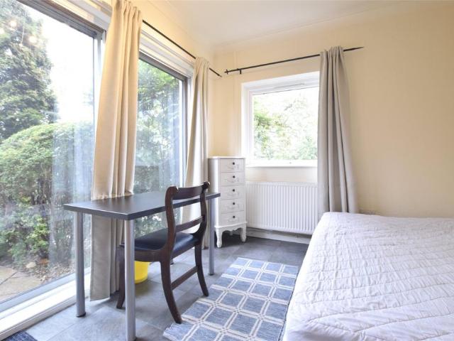 Albemarle Gate, Gloucestershire GL50 1 bed house to rent £550 pcm £127 pw