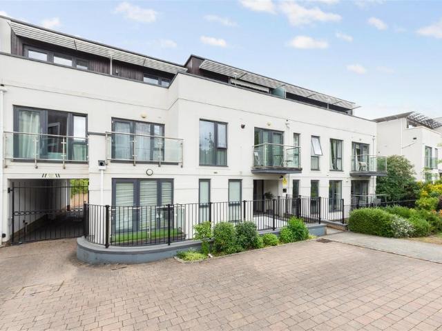Albemarle Road, Beckenham 2 bed flat to rent £1,800 pcm £415 pw