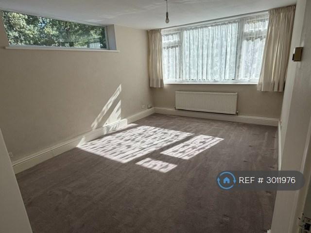 Albemarle Road, Beckenham, BR3 1 bed flat to rent £1,550 pcm £358 pw