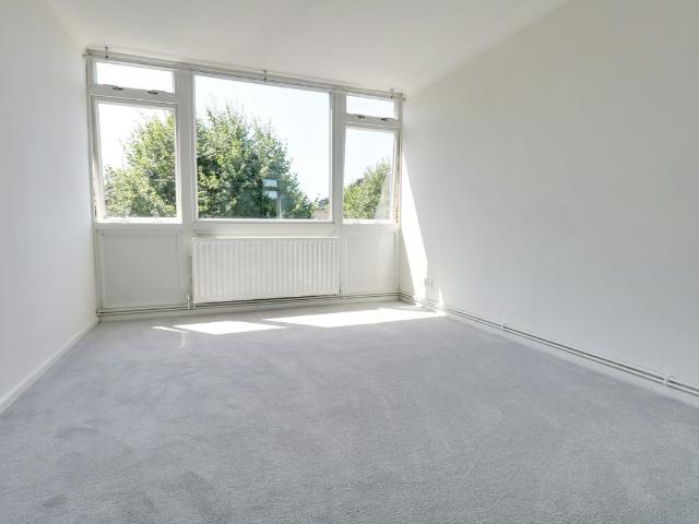 Albemarle Road, Beckenham BR3, 2 bed flat to rent, £1,625 pcm | PrimeLocation