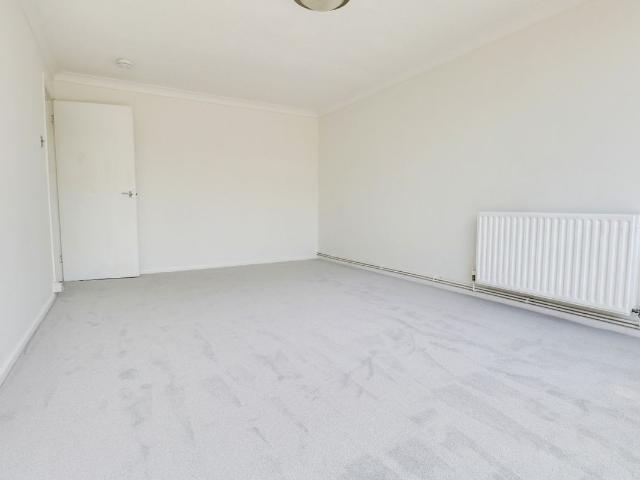 Albemarle Road, Beckenham BR3, 2 bed flat to rent, £1,750 pcm | PrimeLocation