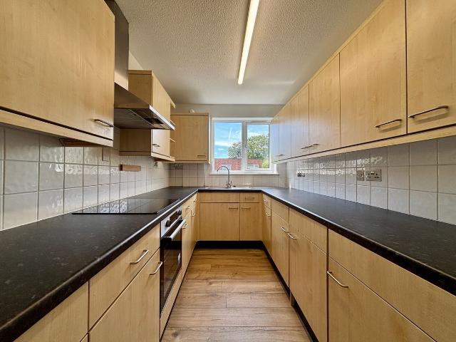 Albemarle Road, Beckenham BR3, 2 bed flat to rent, £1,800 pcm | PrimeLocation